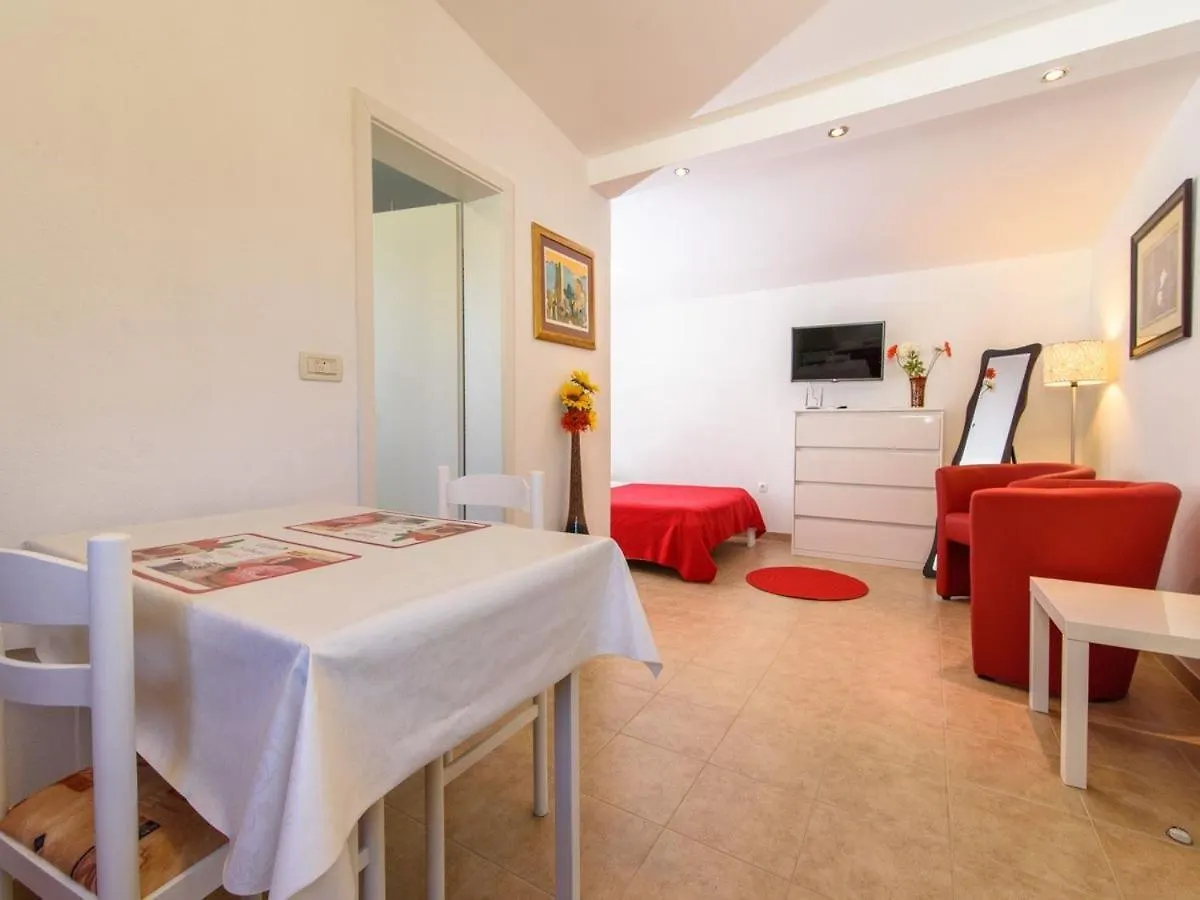بيت ضيافة Apartments Beba - Peaceful Location تروغير